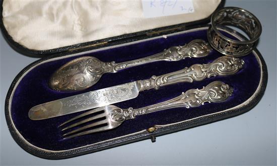 A cased early Victorian silver christening trio by Aaron Hadfield, Sheffield, 1845/6,